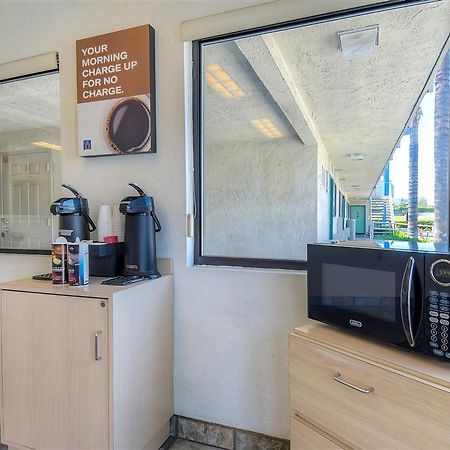 Motel 6 Anaheim Stadium - Ориндж Интерьер фото