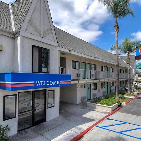 Motel 6 Anaheim Stadium - Ориндж Экстерьер фото
