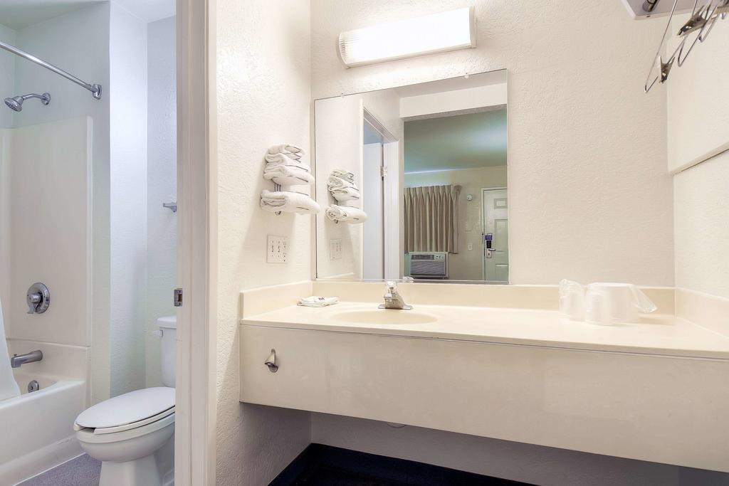 Motel 6 Anaheim Stadium - Ориндж Экстерьер фото