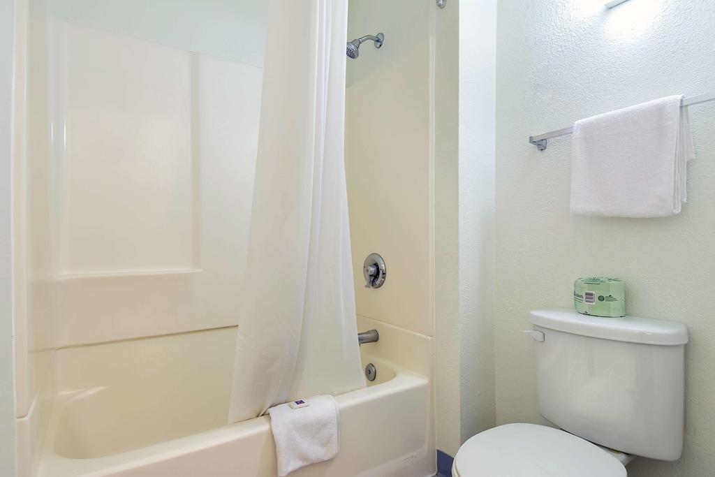 Motel 6 Anaheim Stadium - Ориндж Экстерьер фото