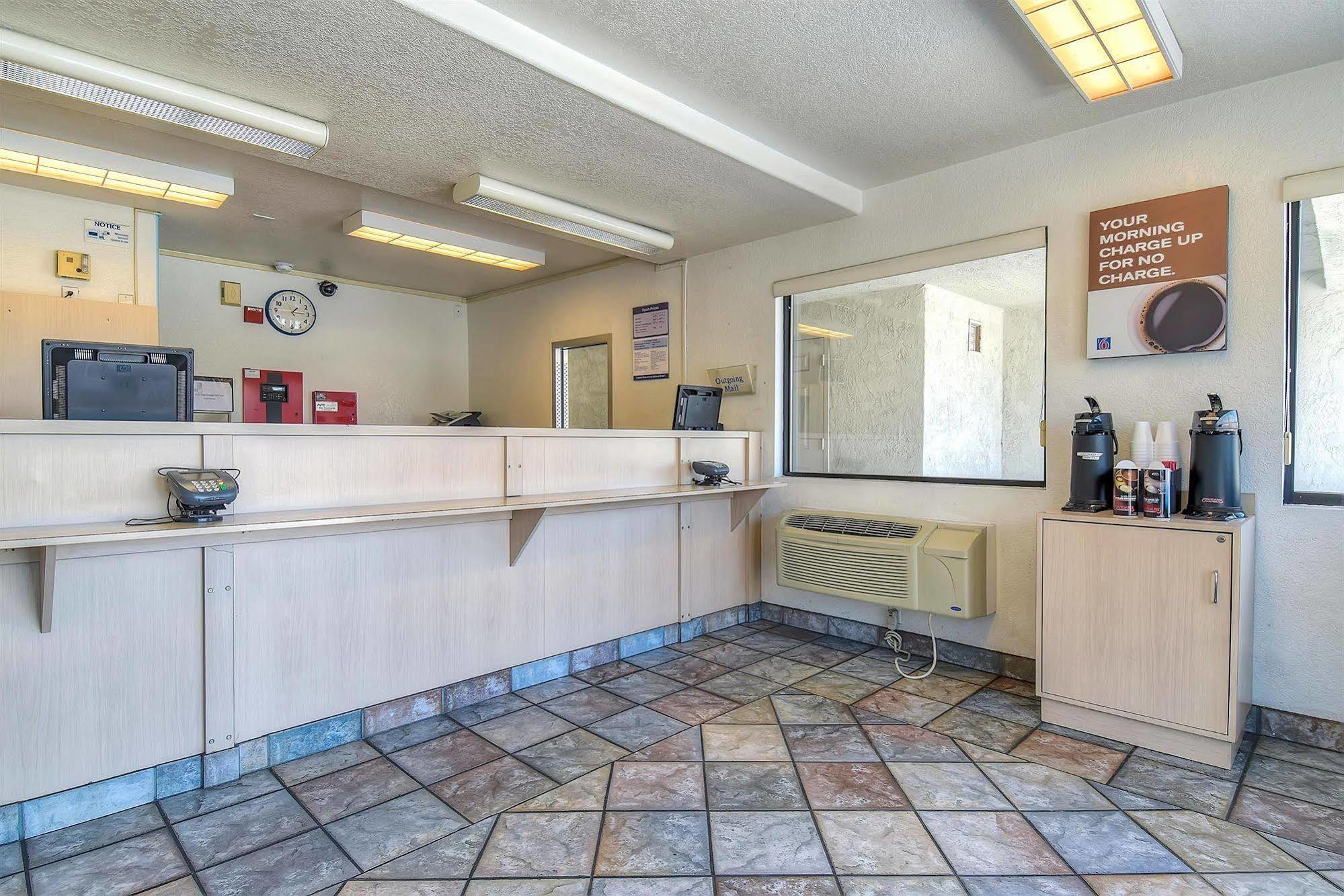Motel 6 Anaheim Stadium - Ориндж Экстерьер фото