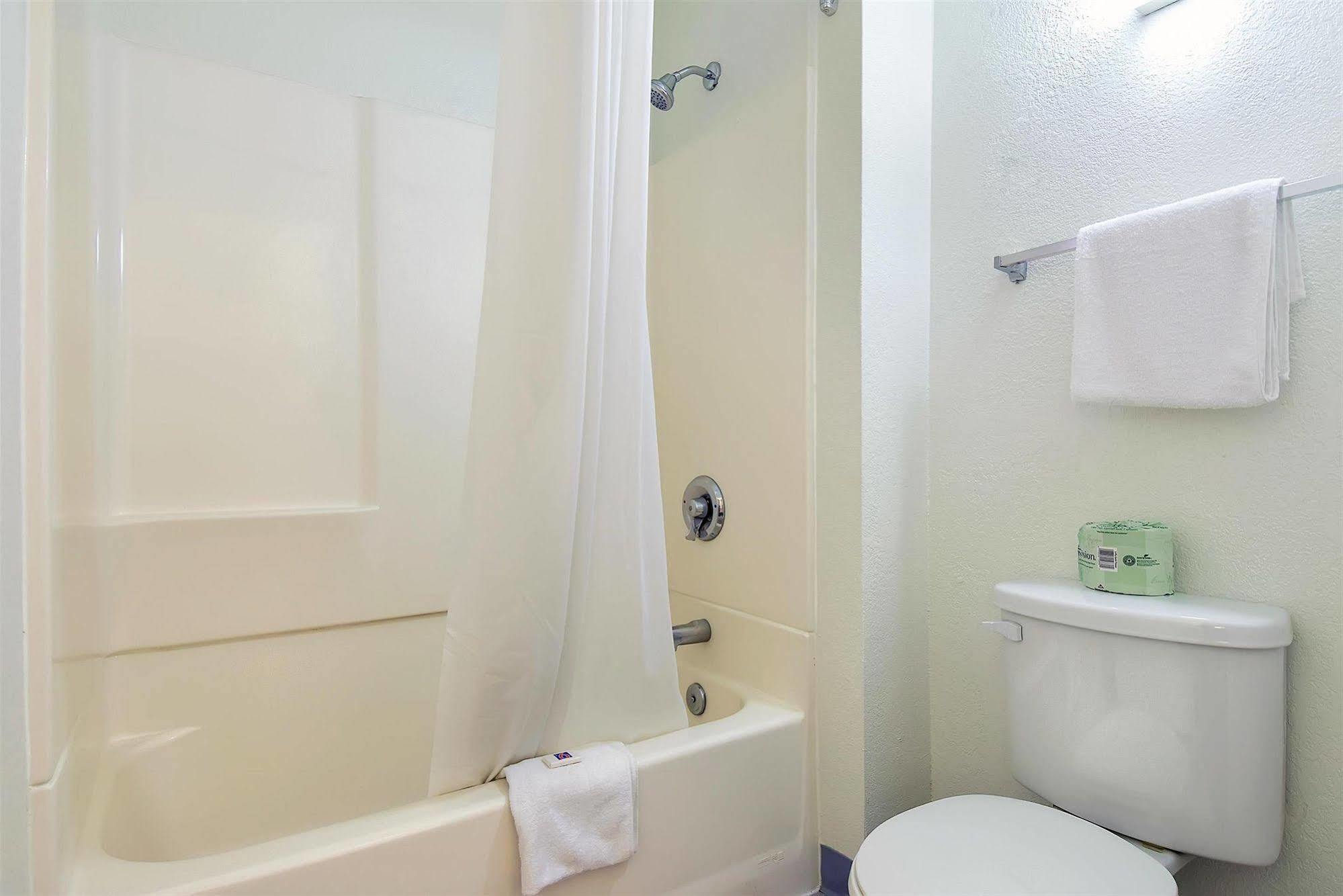 Motel 6 Anaheim Stadium - Ориндж Экстерьер фото
