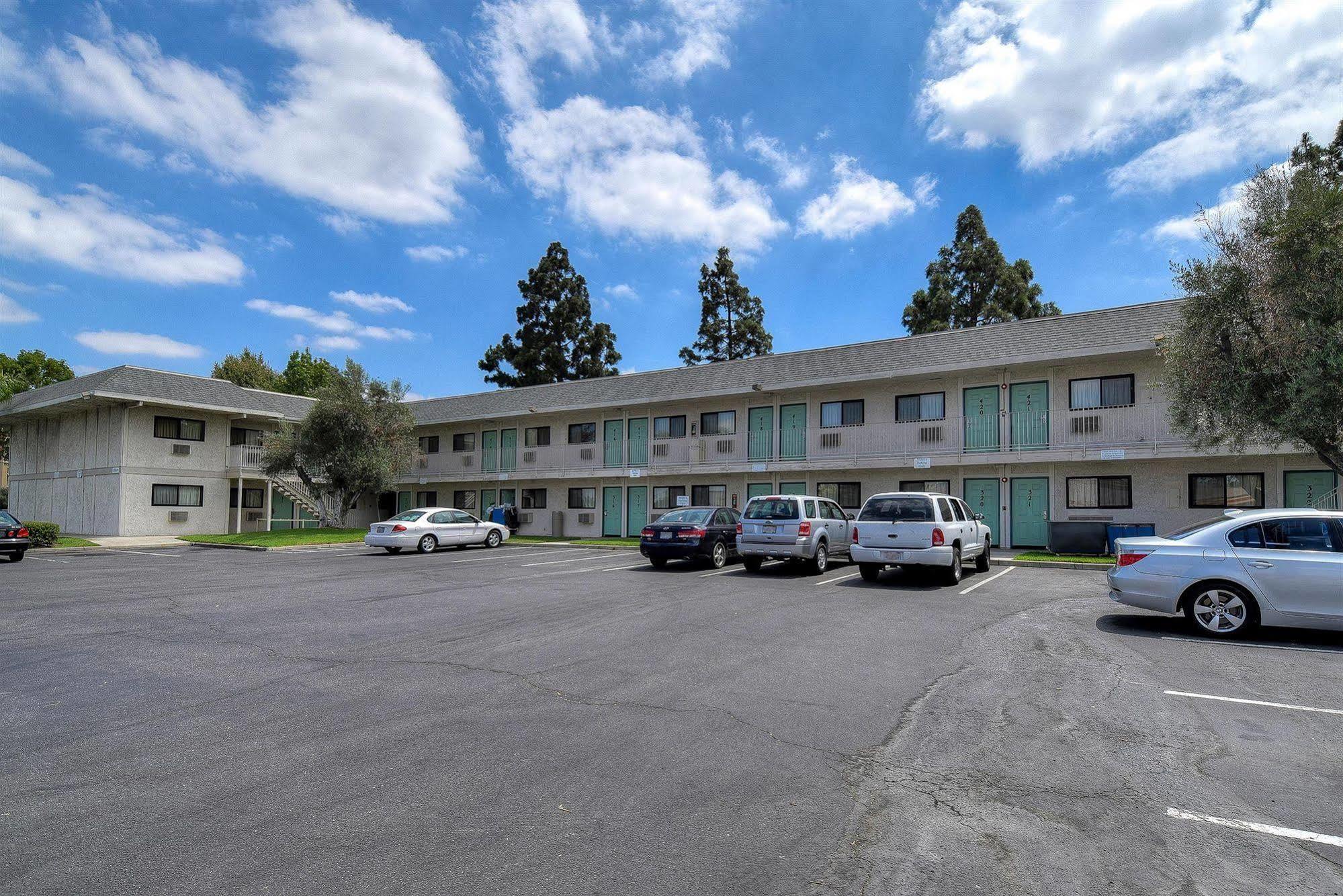 Motel 6 Anaheim Stadium - Ориндж Экстерьер фото