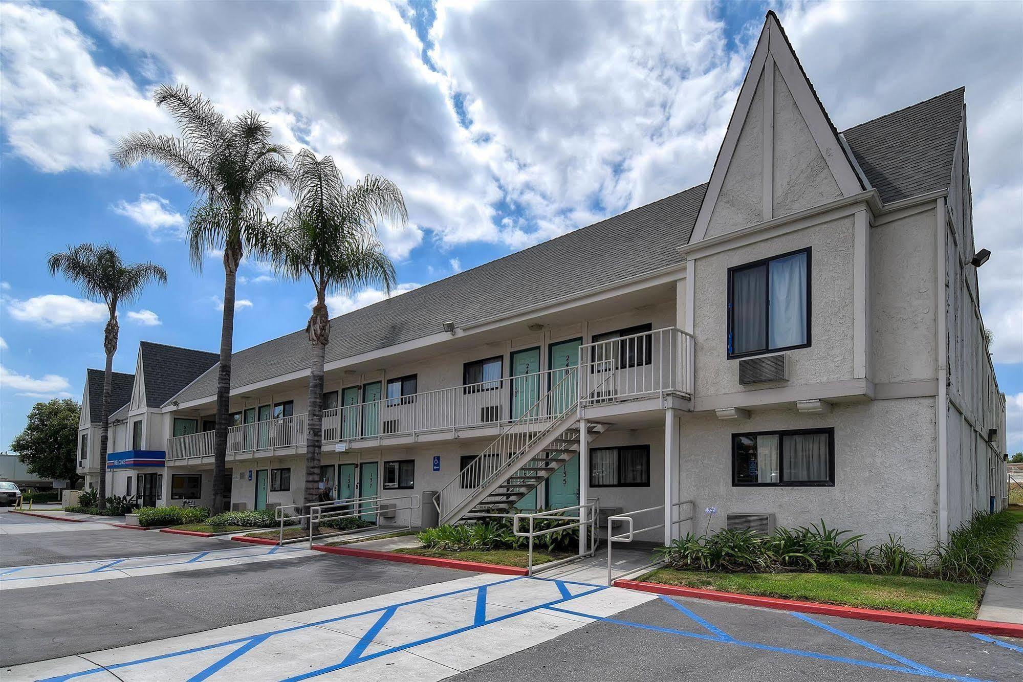 Motel 6 Anaheim Stadium - Ориндж Экстерьер фото