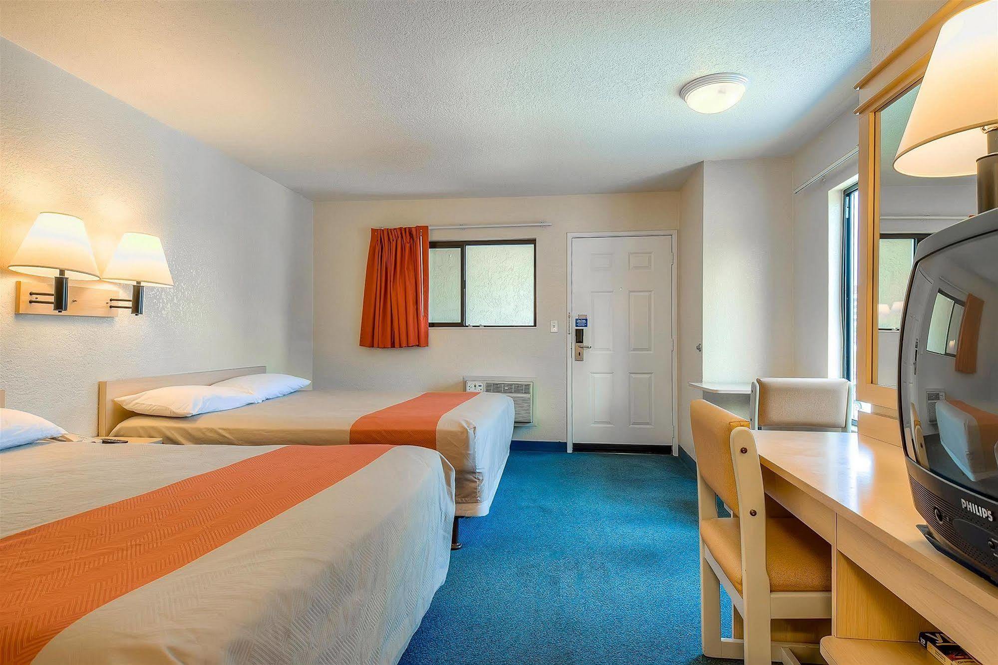Motel 6 Anaheim Stadium - Ориндж Экстерьер фото