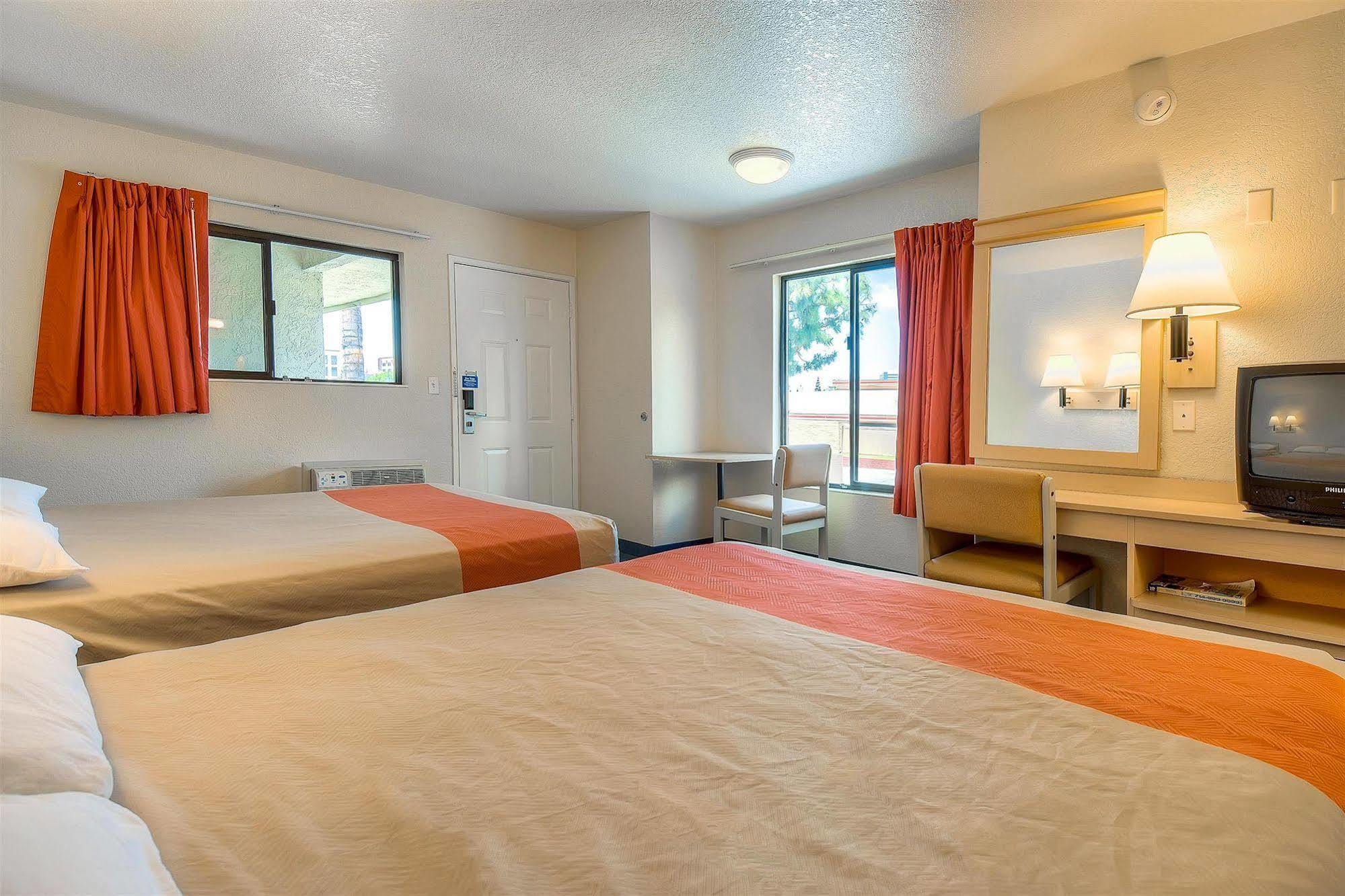 Motel 6 Anaheim Stadium - Ориндж Экстерьер фото