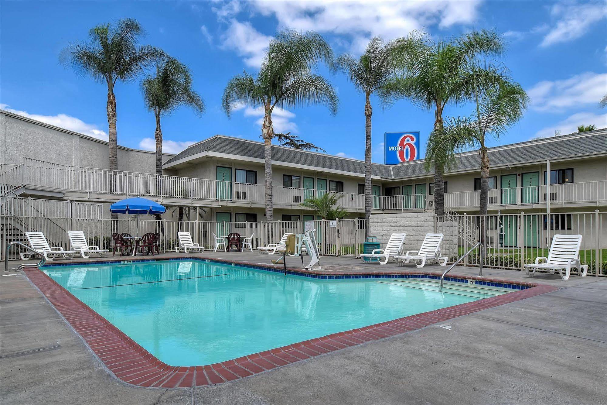 Motel 6 Anaheim Stadium - Ориндж Экстерьер фото