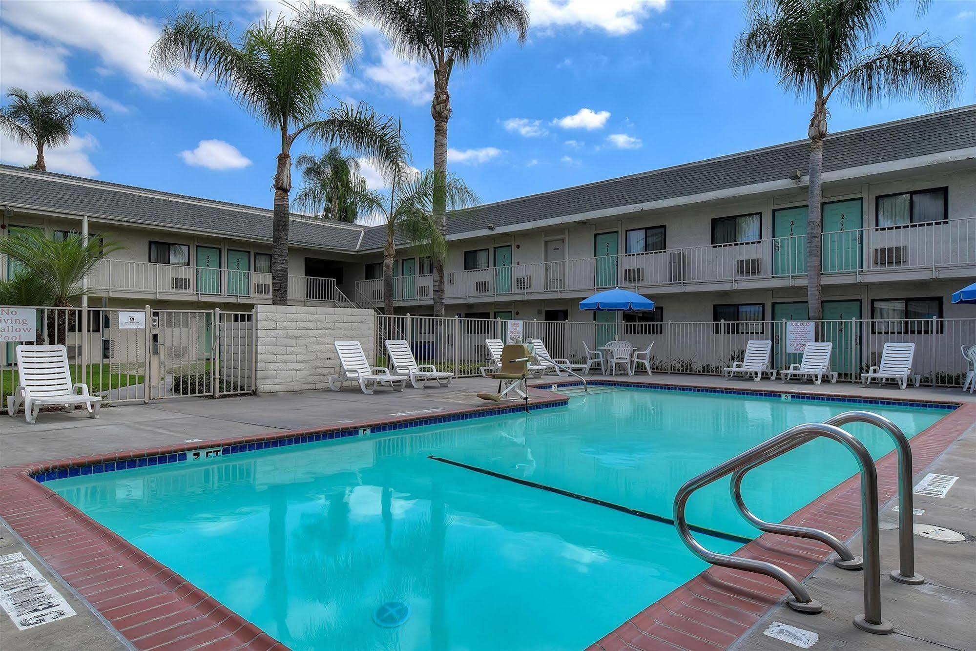Motel 6 Anaheim Stadium - Ориндж Экстерьер фото