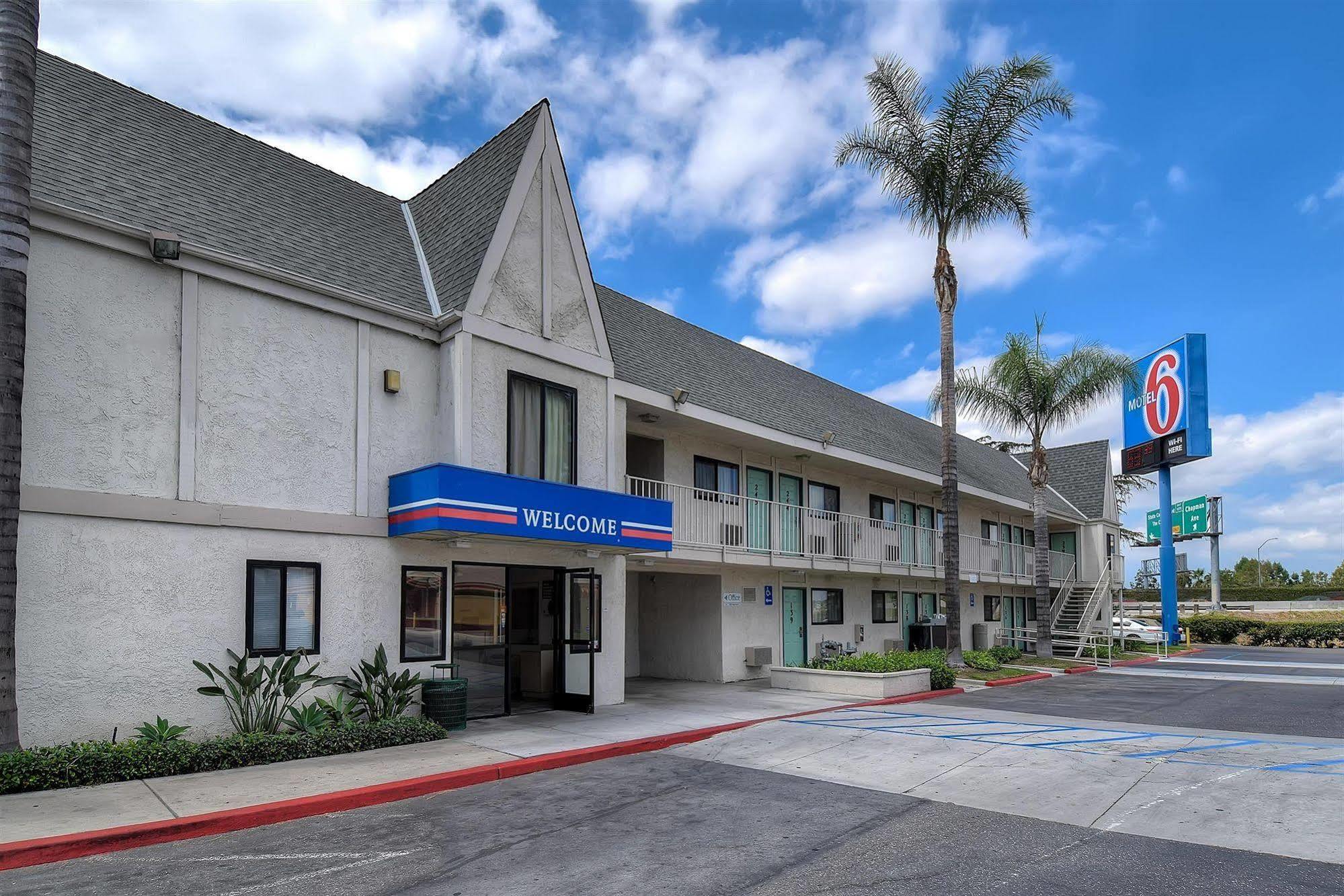 Motel 6 Anaheim Stadium - Ориндж Экстерьер фото