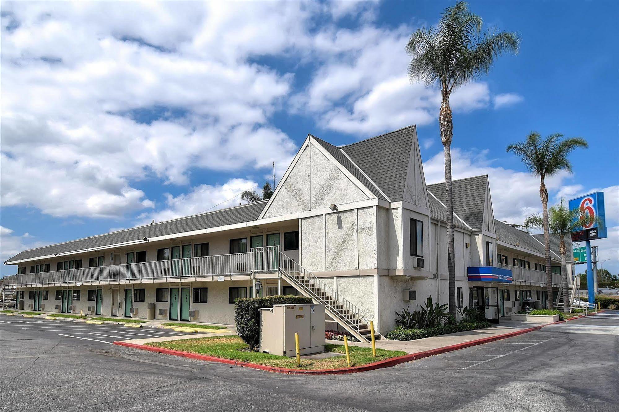 Motel 6 Anaheim Stadium - Ориндж Экстерьер фото