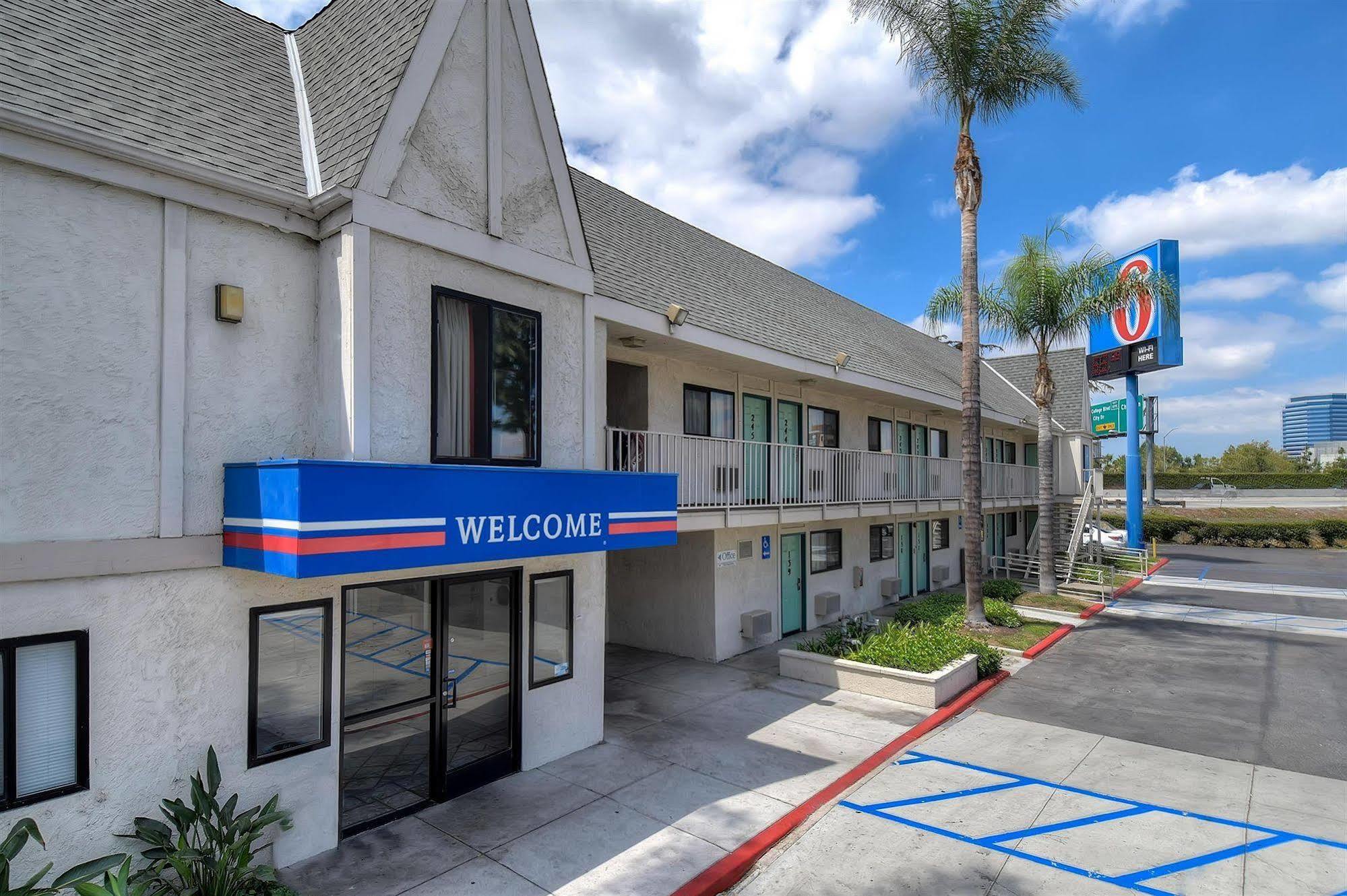 Motel 6 Anaheim Stadium - Ориндж Экстерьер фото