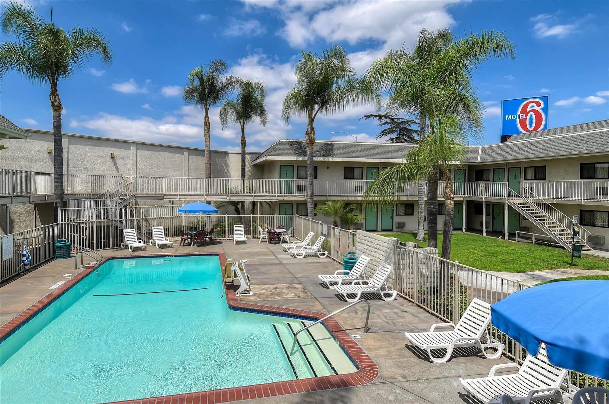Motel 6 Anaheim Stadium - Ориндж Экстерьер фото