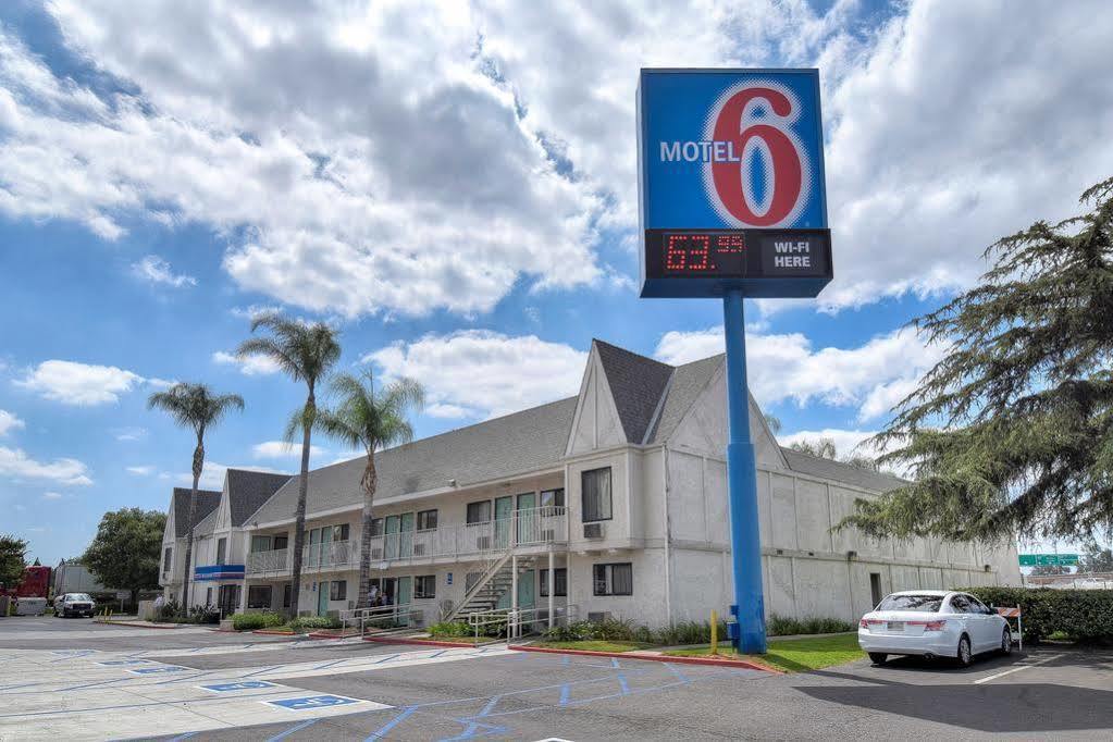 Motel 6 Anaheim Stadium - Ориндж Экстерьер фото